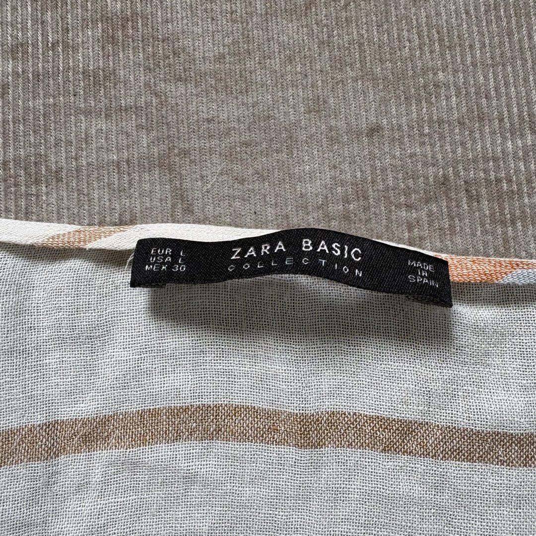 Zara Linen Blouse (Category: Blouses) located in Murcia. Submitted by shansdecluttering (Listing ID 1450010144, Image 2). Description: Authentic Zara Cotton-Linen blend Fits s-m.