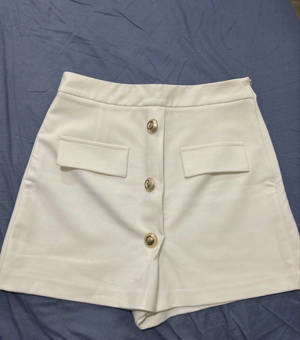 Zara white skort (Category: Shorts) located in Makati City. Submitted by declutterwithella (Listing ID 1449958531, Image 1). Description: Original Zara, bought this in store Size: Small Color: Off white There are some small dots, haven’t tried washing them again No tears or any other flaws aside from the one I mentioned above.