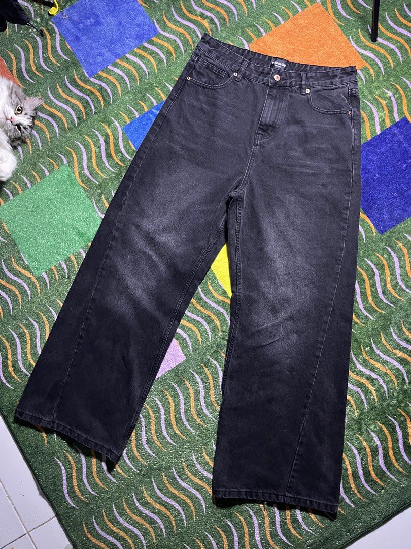 11KN Stone Washed Baggy Flared Pants (Category: Jeans) located in Paranaque City. Submitted by nifty_goodies (Listing ID 1450174220, Image 2). Description: 11KN Stone Washed Baggy Flared Pants Measurements (inches) Size on tag - 2XL Waist - 34 Full Length - 42.5” Thighs - 13.5” Leg Opening - 11.5” Condition - excellent Issue - none.