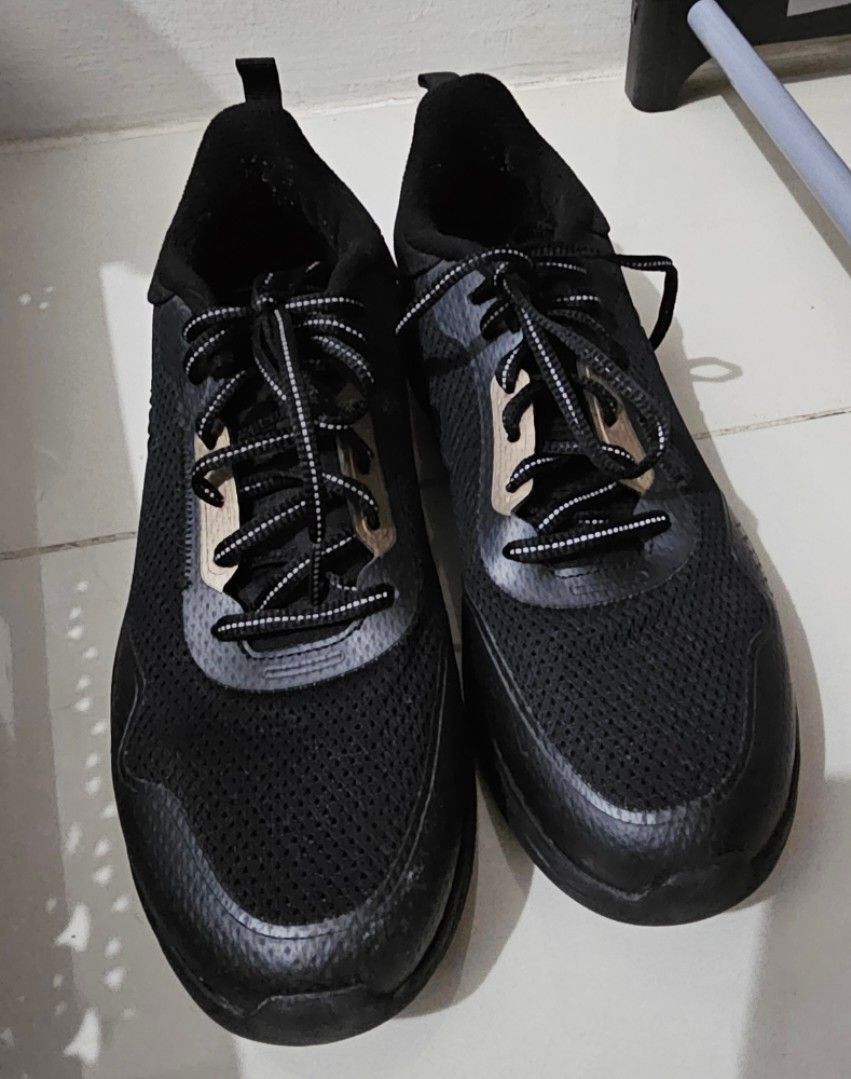 361 Original Running Shoes Size 7.5 (Category: Sneakers) located in San Mateo. Submitted by Closet_times (Listing ID 1443988194, Image 2). Description: 361 Running Shoes Selling for low price once lang nagamit, size 7-7.5 ang paa..
