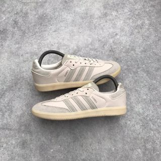 (Kategori: ) berada di . Dikirim oleh tpsneakers_ (ID iklan 1450262203, Gambar 1). Deskripsi: .