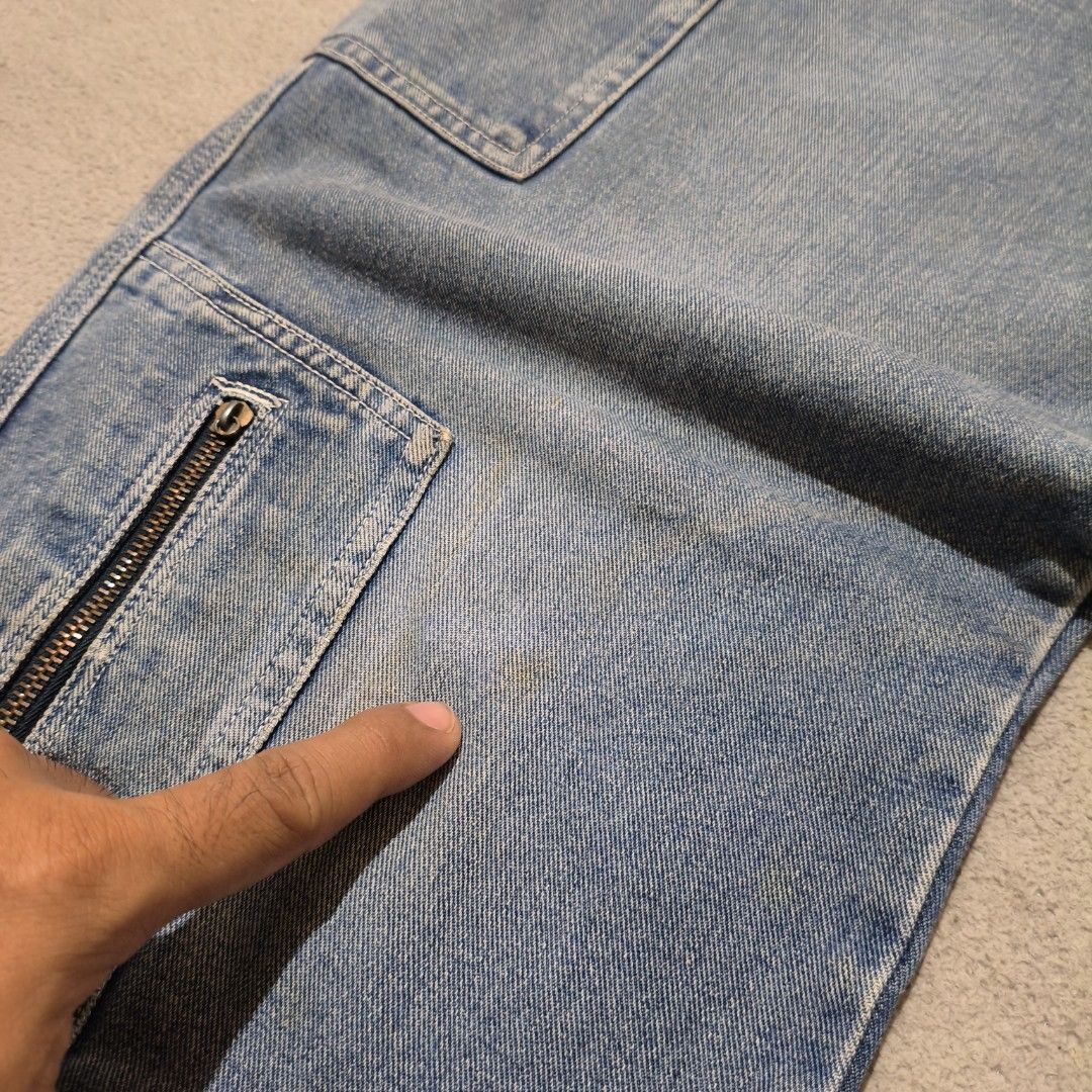 Andy Paul y2k baggy jeans (Category: Jeans) located in Calatrava. Submitted by ermitany0 (Listing ID 1450269897, Image 3). Description: Andy Paul y2k baggy jeans Good condition size: 32-33 tigh: 13.5" length: 45" hem: 9" issue: - stains -missing 2 pullers on zippers still presentable.. please check photos for more details ✅⬇️ location: Negros Occidental PM if interested 📩📩📩📩.