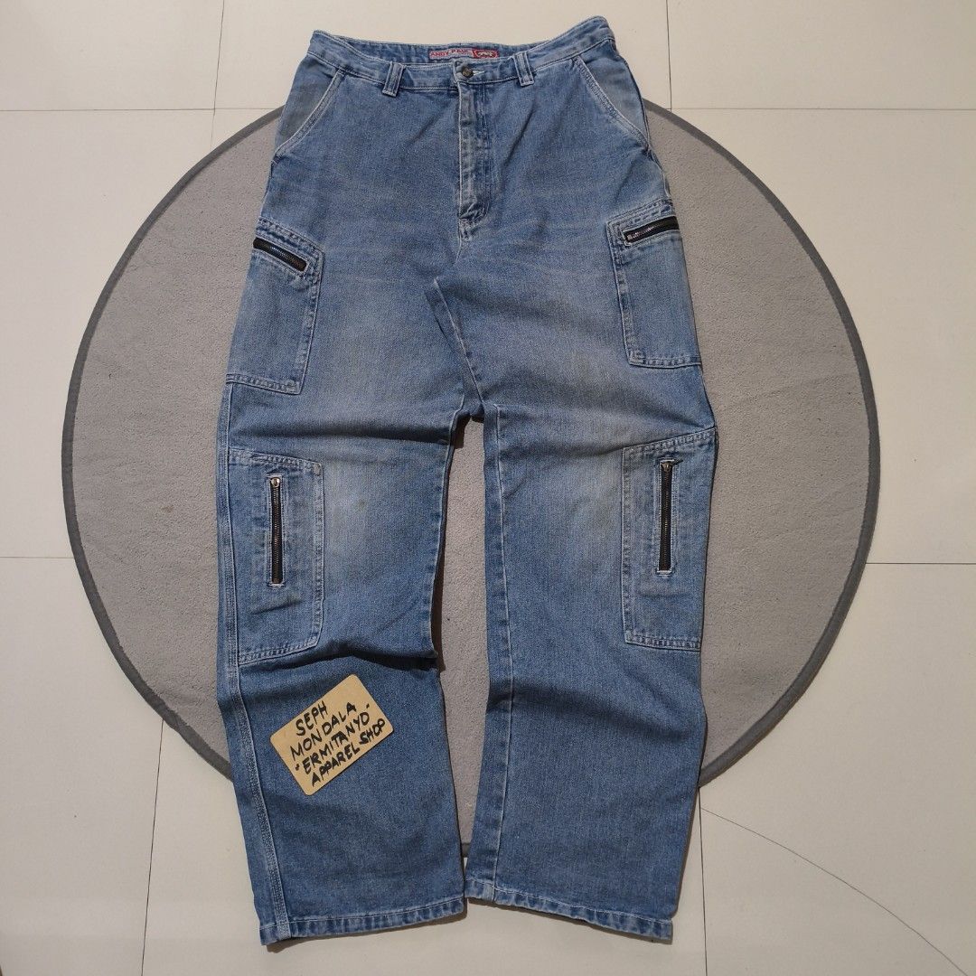 Andy Paul y2k baggy jeans (Category: Jeans) located in Calatrava. Submitted by ermitany0 (Listing ID 1450269897, Image 1). Description: Andy Paul y2k baggy jeans Good condition size: 32-33 tigh: 13.5" length: 45" hem: 9" issue: - stains -missing 2 pullers on zippers still presentable.. please check photos for more details ✅⬇️ location: Negros Occidental PM if interested 📩📩📩📩.