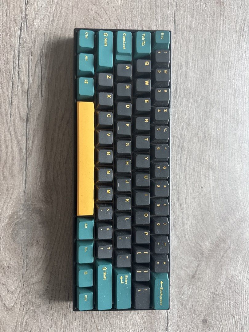 Anne pro 2 mechanical keyboard + keycaps