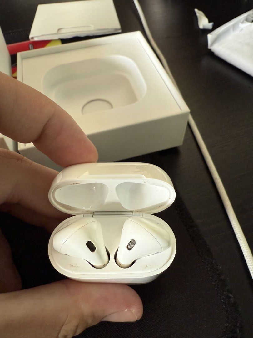Apple AirPods514696715468154882