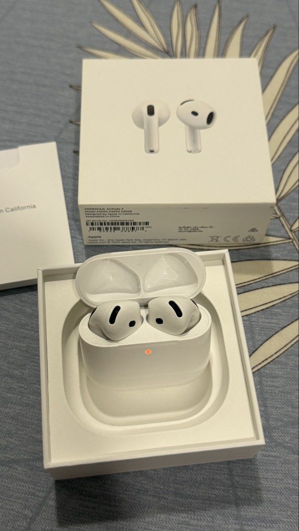 Apple AirPods  4