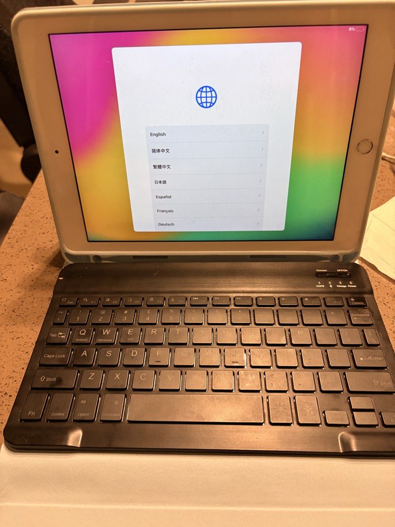 Apple iPad  6th Gen wifi 64Gb with Bluetooth Keyboard Case