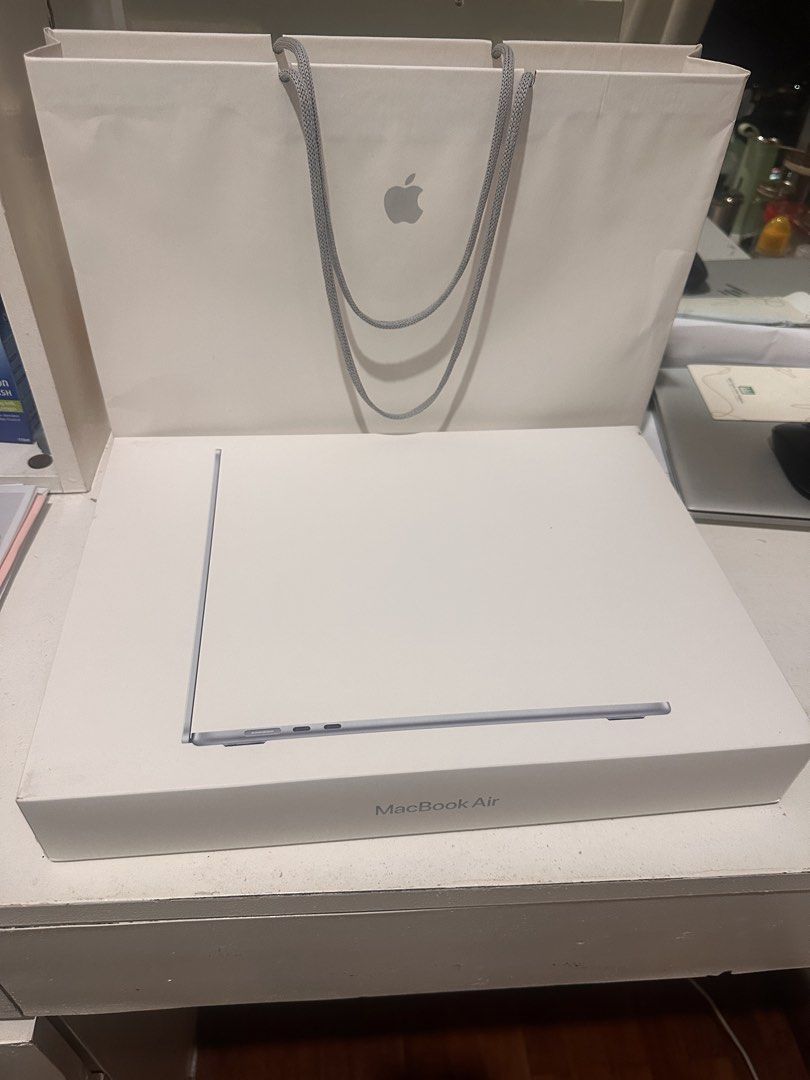 Apple MacBook Air 15-inch M2 16GB RAM 512GB SSD