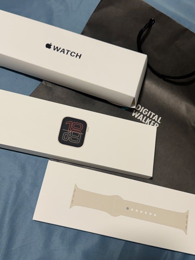 Apple Watch SE 40mm Starlight GPS (Category: Wearables & Smart Watches) located in Makati City. Submitted by priiiinsesaaaa (Listing ID 1450296191, Image 2). Description: - Apple Watch SE (40mm, Starlight, GPS) - Purchased from Digital Walker - Includes original box - Original charging cable included - Comes with a band - All original accessories are present - Ready for a new owner - with receipt, bought last April 5. - used for like 4 times only