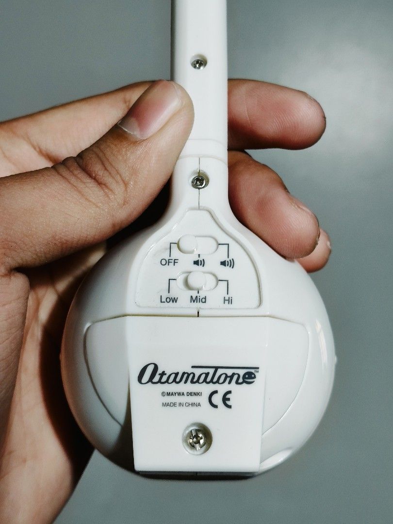Authentic Otomatone (Category: Musical Instruments) located in Marikina City. Submitted by jamvg (Listing ID 1450168000, Image 3). Description: Christmas gift po sa akin, rarely used since may gitara naman po ako. No defects, all hardware working. Meron na syang 3x AAA batteries. Lowest Negotiable price: 1000 .
