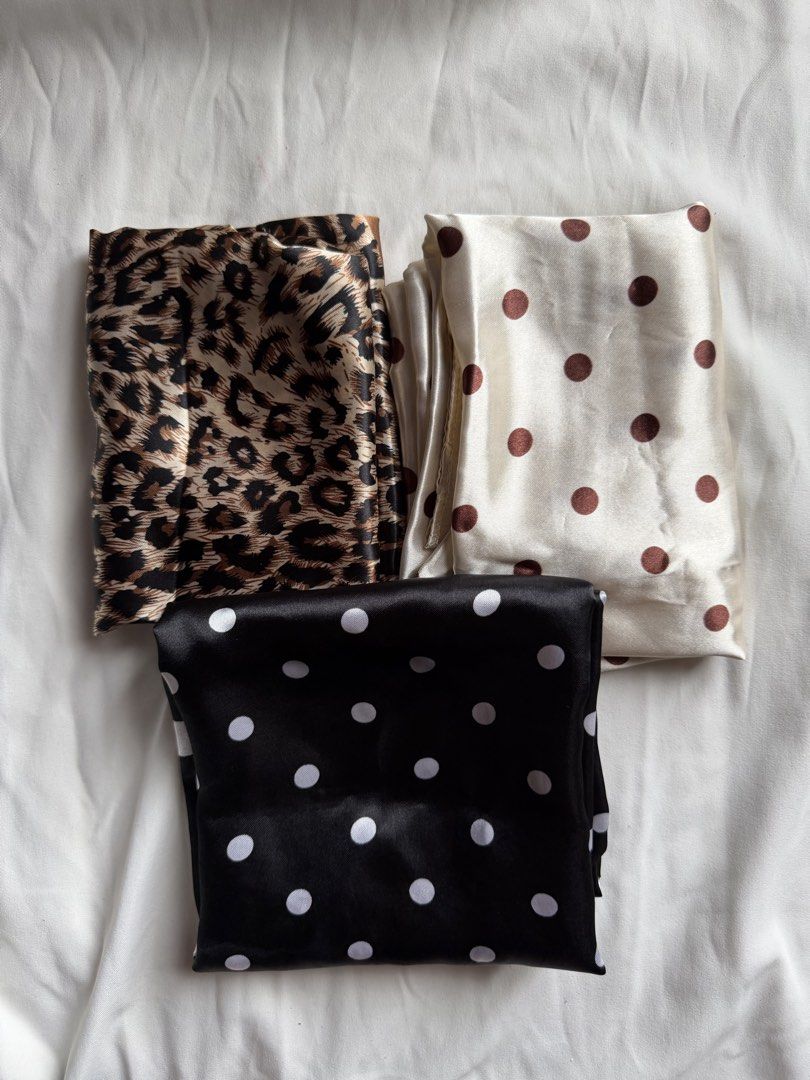 bawal satin (Category: Hijabs) located in Johor Bahru. Submitted by susshikid (Listing ID 1450205719, Image 2). Description: •2 polkadot , 1 leopard • 3 pcs for rm10 sm : rm8 , ss rm10 dekat kita post jauh by postage only 💗.