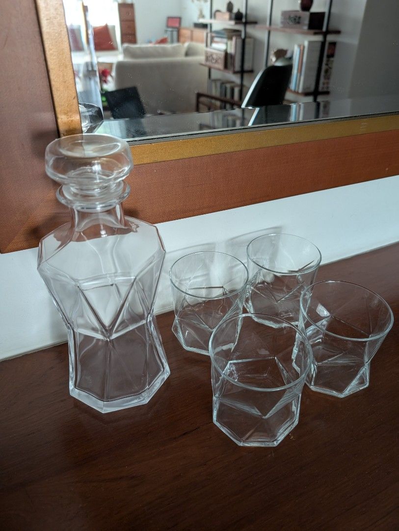 Beautiful Whisky Decanter Glasses set511990448238766080