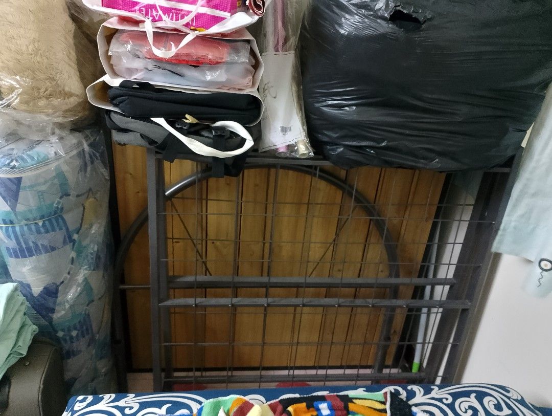 bed frame (Category: Bed Frames & Mattresses) located in Kuala Lumpur. Submitted by veeviii (Listing ID 1450175901, Image 1). Description: - Sturdy dark color metal bed frame x1: rm 150 - Wooden slats bed frame for mattress support x1 : rm 250 - Suitable for single mattress - Easy to assemble - Message me if interested.