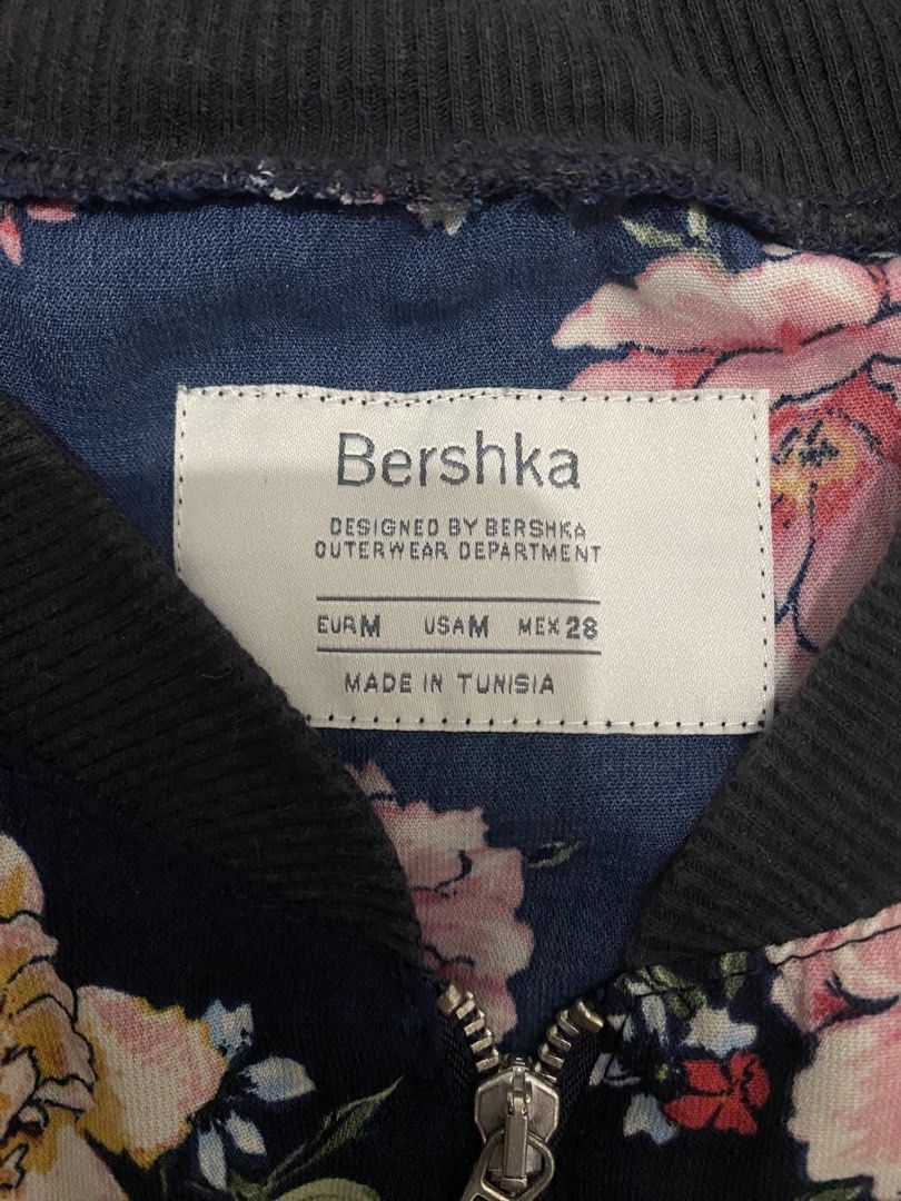 Bershka Navy Floral Bomber Jacket Size M (Category: Coats, Jackets and Outerwear) located in Gapan. Submitted by sonikku (Listing ID 1450258624, Image 2). Description: See last photo for flaw - Navy blue lightweight bomber jacket - Pretty floral print - Zip-up front with faux pockets - Ribbed cuffs and hem - Made in Tunisia - Size medium - Great for layering #2010s.