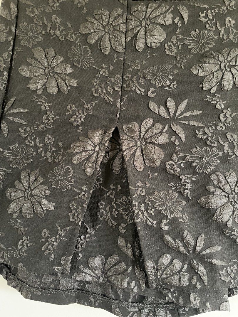 Black Floral Textured Shorts (Category: Shorts) located in Paombong. Submitted by declutteredbychee_ (Listing ID 1450225917, Image 3). Description: - Bought from orange app - Can fit up to 35" waistline - Stylish black shorts with an all-over textured floral pattern. - Features a flattering pleated front detail. - Inner layer designed like a skort for extra comfort and coverage. - Versatile piece: easily dressed up or down. - Comfortable and easy