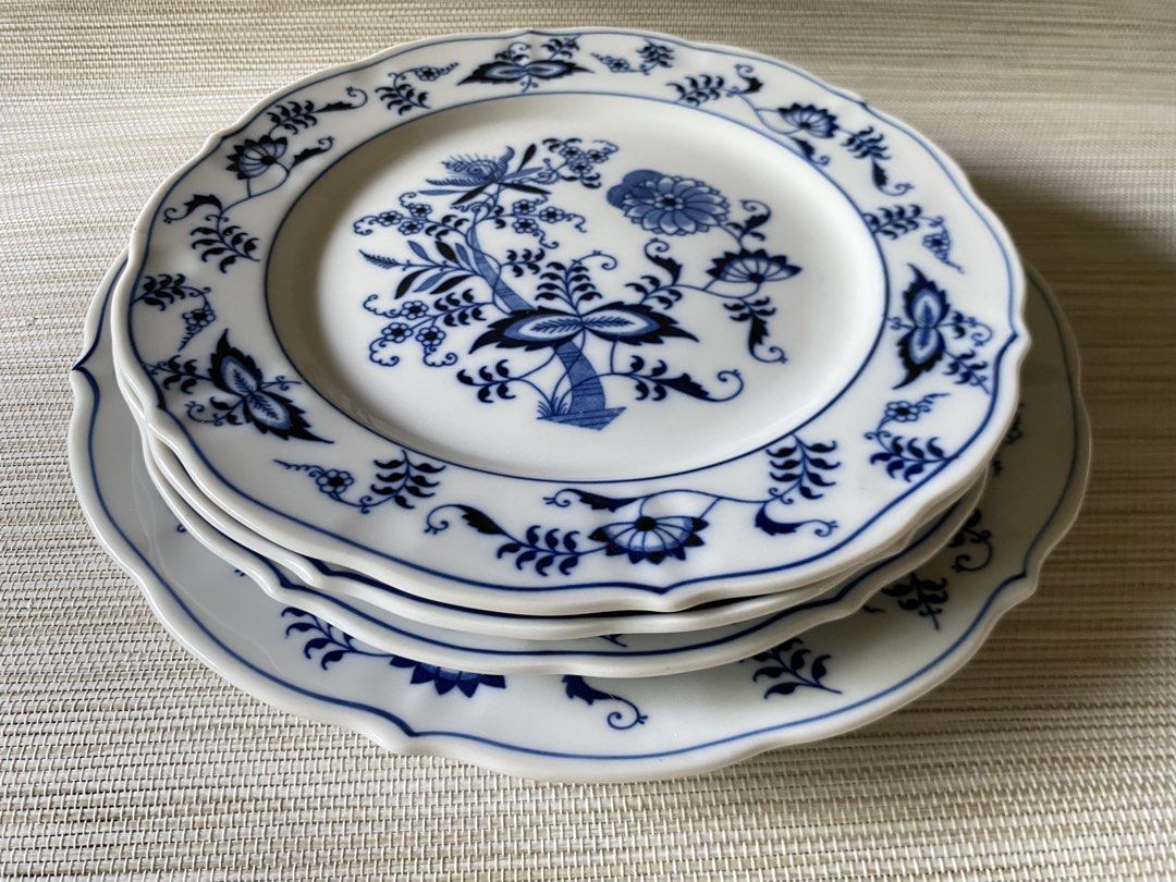 Blue Danube Blue Onion Pattern Ceramic Plate (Category: Dinnerware & Cutlery) located in Davao. Submitted by shauitoys2019 (Listing ID 1450239998, Image 2). Description: P150 (dessert plate) with slight chipped pls see last photo P250 cake plate P350 dessert plate P400 dinner plate.