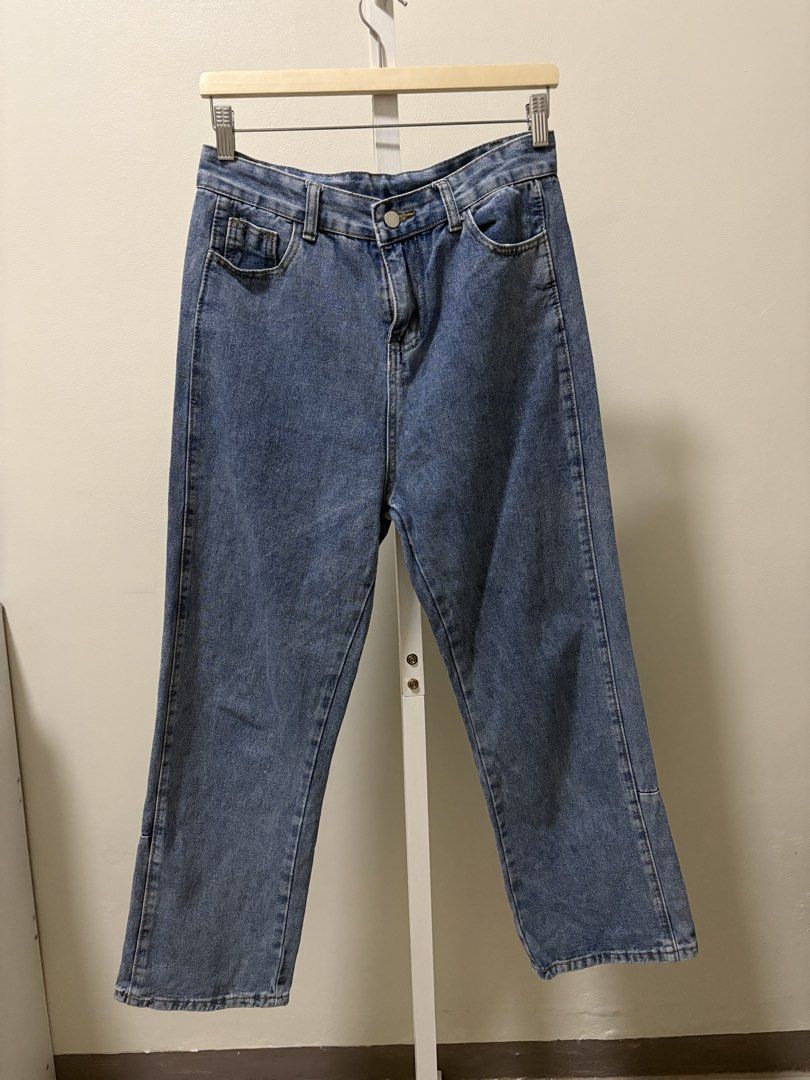 Blue Denim Jeans (Category: Jeans) located in Manila. Submitted by cdc98 (Listing ID 1450188189, Image 2). Description: Size Waistline - 30 inches Length - 37 inches PLEASE READ ⚠️ • Strictly payment first before ship out • Modes of payment - Gcash, BDO, and BPI • Couriers: Gogo Express, Lalamove & Grab Express • No meet-ups • Seller location: Mandaluyong City 📍.