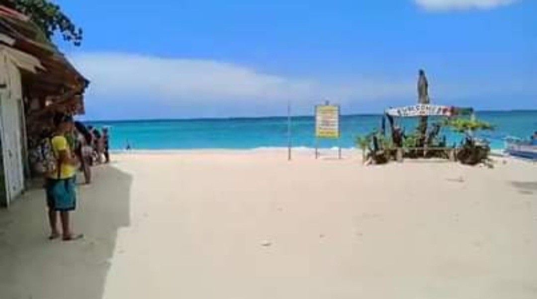 Boracay Lot for long term Lease (Category: Commercial) located in Paranaque City. Submitted by mcmanliclic.1 (Listing ID 1450243939, Image 2). Description: Boracay near Puka Beachlot for long term lease @ P100,000 per month for minimum 20 years longterm lease. 🎯Sale option @ P15 Million negotiable. Lot area: 666 sqms Fenced perimeter This property can be ideal to be made into a boutique hotel, apartment, an airbnb home or your own beachlot vacat