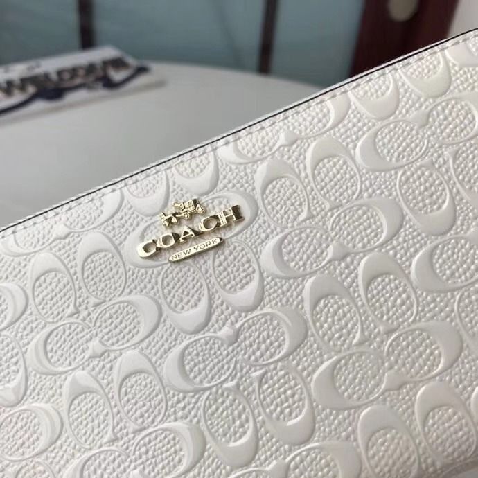 Brand New Ladies Pure White Tone-On-Tone C Print Long Daily Trainer Gold Metal Logo （分類：長銀包）位於 Hong Kong。 由 bellezza. 提交（商品編號 1450258975，圖片 3）。簡介： 。
