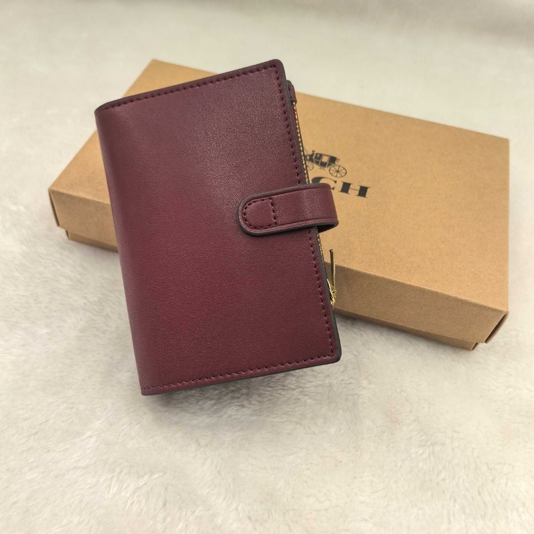 Brand New Unisex Matte Wine Red Plain Leather Compact Business Accessory Set （分類：銀包、卡片套）位於 Hong Kong。 由 bellezza. 提交（商品編號 1450229163，圖片 3）。簡介： 。