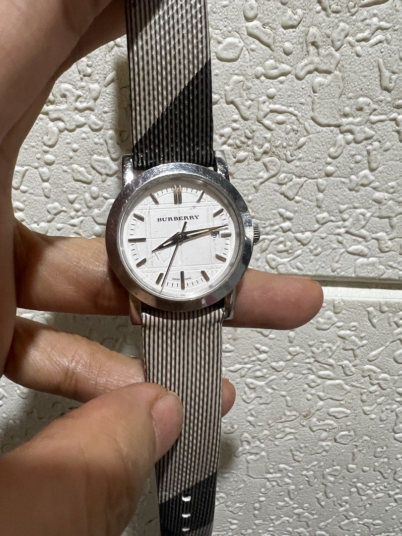 bur berry leather watch (Category: Luxury Watches) located in Bauang. Submitted by rjae07 (Listing ID 1450269092, Image 2). Description: guaranteed burberry watch change leather strap all are intact only the leather po ang napalitan authentic syempre .