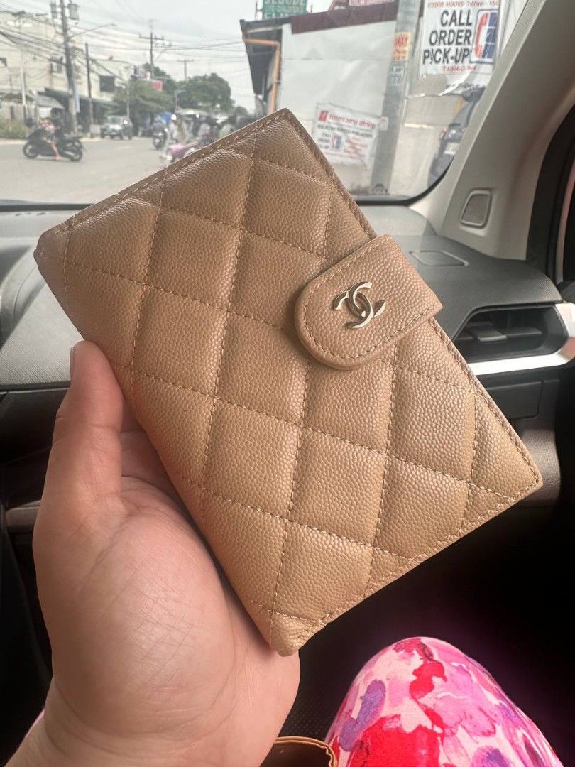 C HANEL WALLET JAPAN PRELOVED (Category: Luxury Bags & Wallets) located in Manila. Submitted by tianasmom (Listing ID 1450278750, Image 1). Description: 🇯🇵 JAPAN PRELOVED SOURCE 💯 GENUINE CAVIAR LEATHER WITH BOX. WITH DUSTBAG WITH CARECARD.