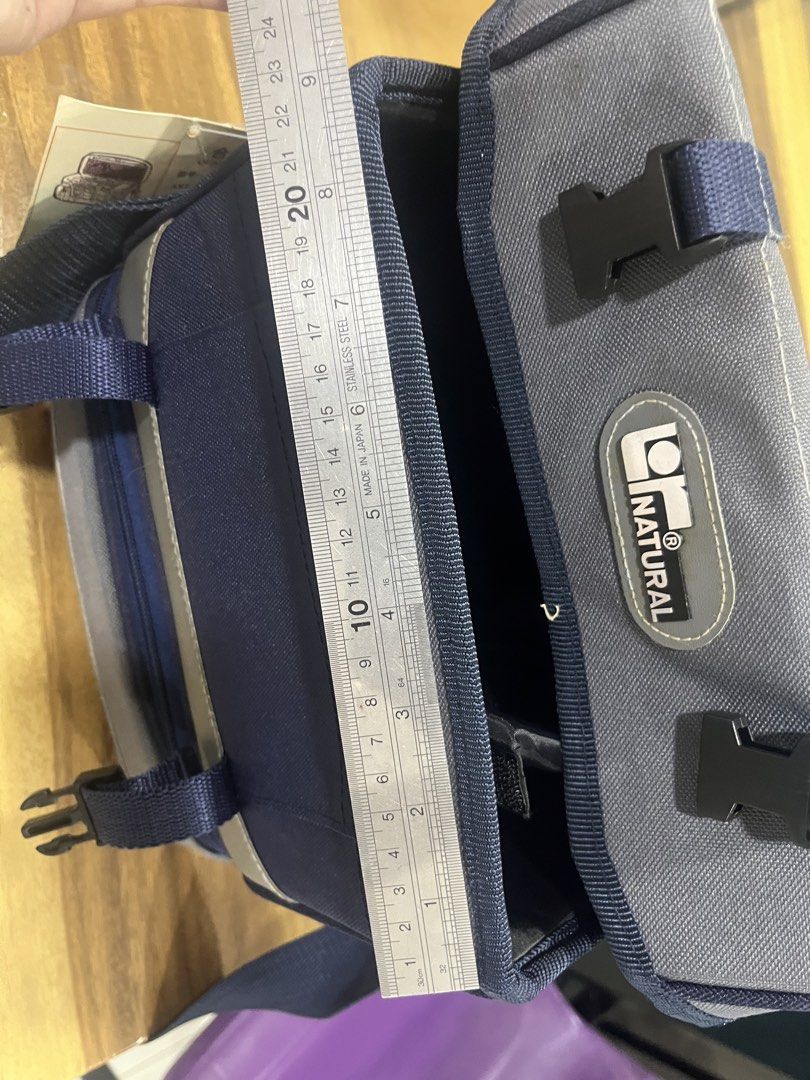Camera bag (Category: Travel Essentials & Accessories) located in Singapore. Submitted by kikibuy (Listing ID 1450136745, Image 2). Description: Camera bag w several compartments .