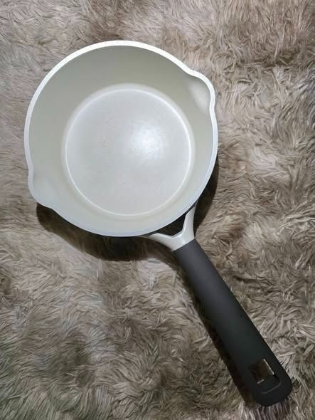 Carote Saucepan with Dark Grey Handle (Category: Cookware & Accessories) located in Cebu City. Submitted by lunavinum (Listing ID 1450316125, Image 1). Description: 7 1/2 inches wide, 8inches with spout 15 inches with handle 4inches height Induction and stove top use Condition: Brand New - Features a convenient pour spout - Ideal for making sauces or heating small portions - Comfortable, easy-to-grip handle - Ready for your kitchen!.