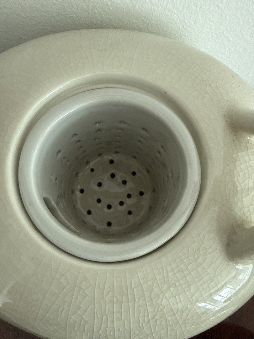 Ceramic Teapot and Cups with Shell Handles511663502923540483