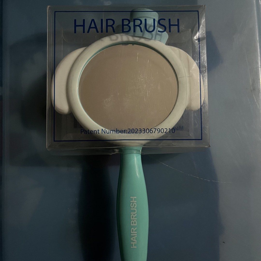 Cinnamoroll Hair Brush with Mirror (Category: Hair) located in Valenzuela. Submitted by any_thingthings (Listing ID 1450290034, Image 1). Description: .