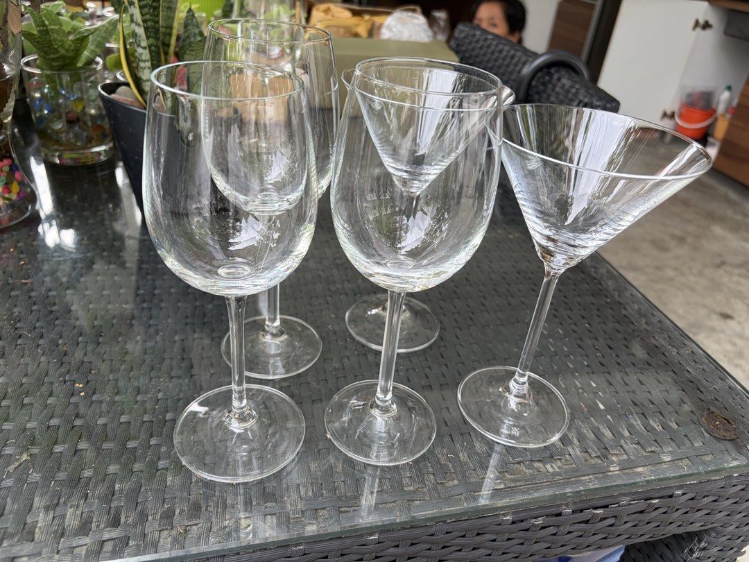 Clear wine glass