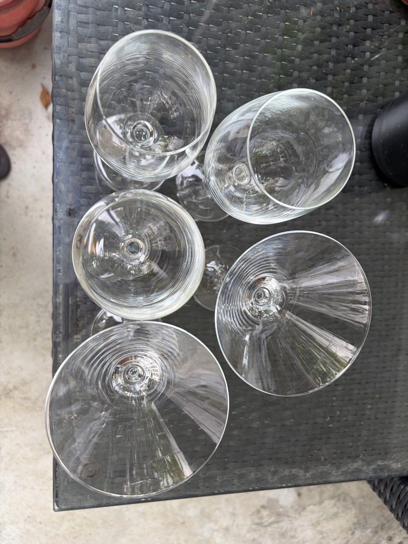 Clear wine glass511842256233451521