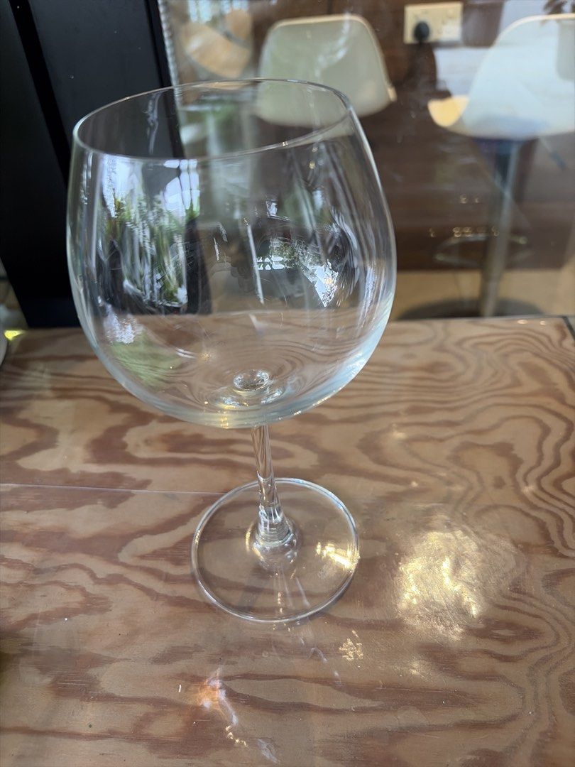 Clear wine glass511842256233451522