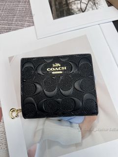 (Category: ) located in . Submitted by fashion.luxe (Listing ID 1450300889, Image 1). Description: .