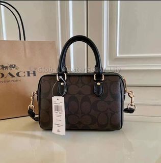 (Category: ) located in . Submitted by fashion.luxe (Listing ID 1450187379, Image 1). Description: .