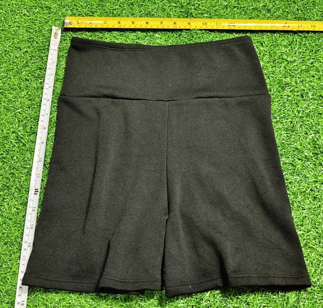 Code : 181 (Category: New Undergarments & Loungewear) located in Sungai Buloh. Submitted by Zirahh.BndleNightware (Listing ID 1450173610, Image 1). Description: 9/10.