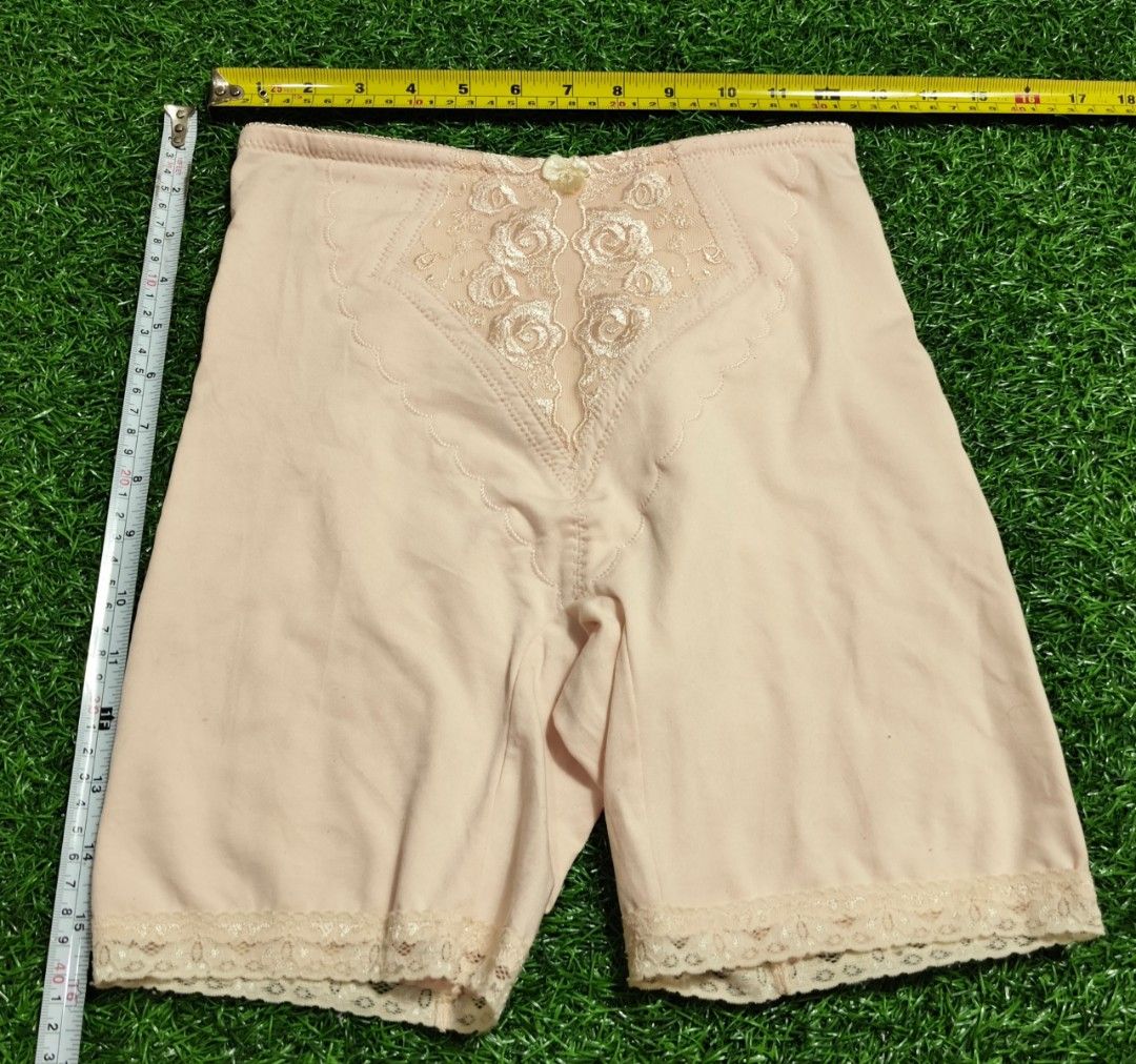 Code : 182 (Category: New Undergarments & Loungewear) located in Sungai Buloh. Submitted by Zirahh.BndleNightware (Listing ID 1450173851, Image 1). Description: 9/10.