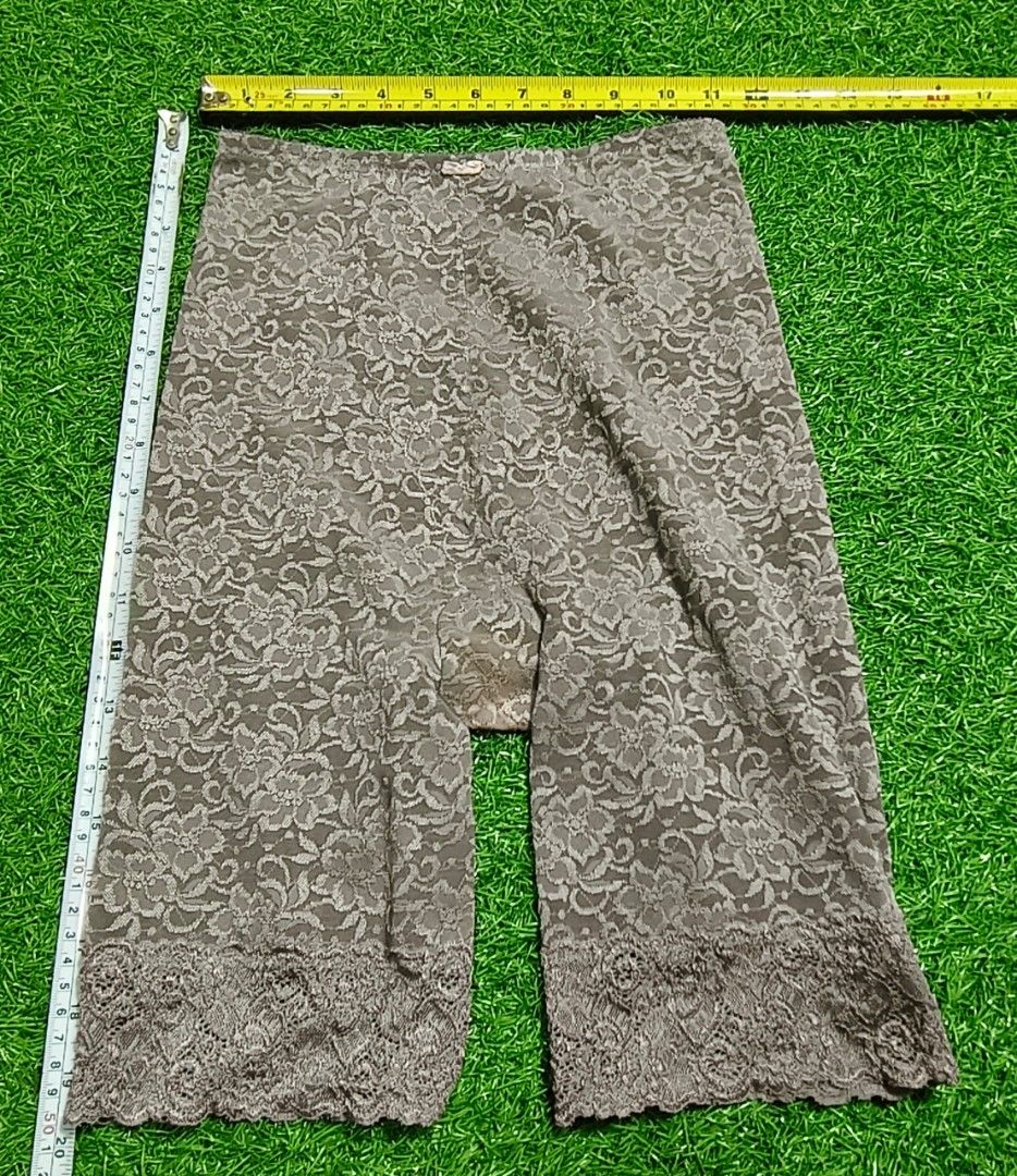 Code : 185 (Category: New Undergarments & Loungewear) located in Sungai Buloh. Submitted by Zirahh.BndleNightware (Listing ID 1450174218, Image 1). Description: 9/10.