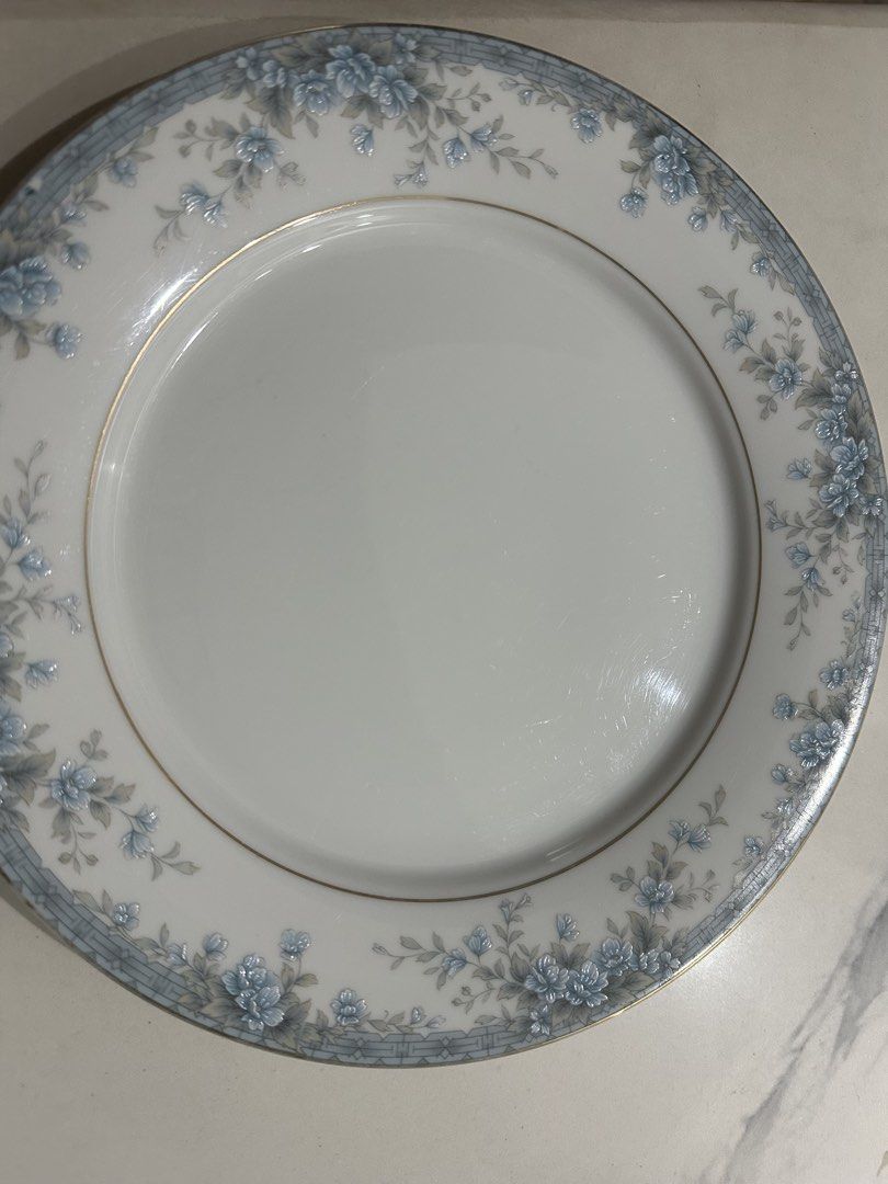 Contemporary fine china by Noritake Avalon (Category: Dinnerware & Cutlery) located in Pasig City. Submitted by 2701eseer (Listing ID 1450159740, Image 1). Description: P350 each dinner plate -10.5 inches in diameter 6pcs for P2000 P450 each serving platter-13.5 inches by 10 inches 3pcs for P1200 fixed price message me if interested payment thru gcash or BDO transfer shipping not included.