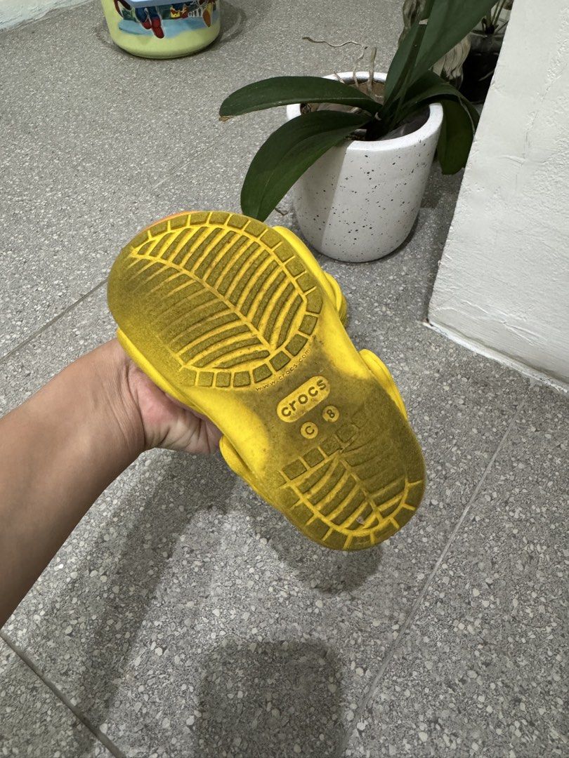 Crocs Rubber Duck (Kategori: 1 hingga 3 tahun) berada di Jakarta Timur. Dikirim oleh prelovedbyatineb (ID iklan 1450156448, Gambar 3). Deskripsi: Size EU 24-25 yaa.