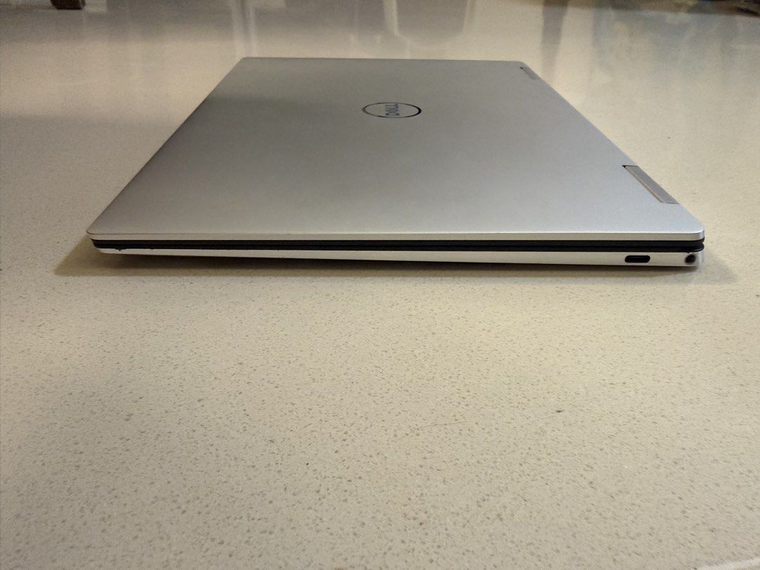 Dell XPS 2-in-1 Laptop511712660187392003