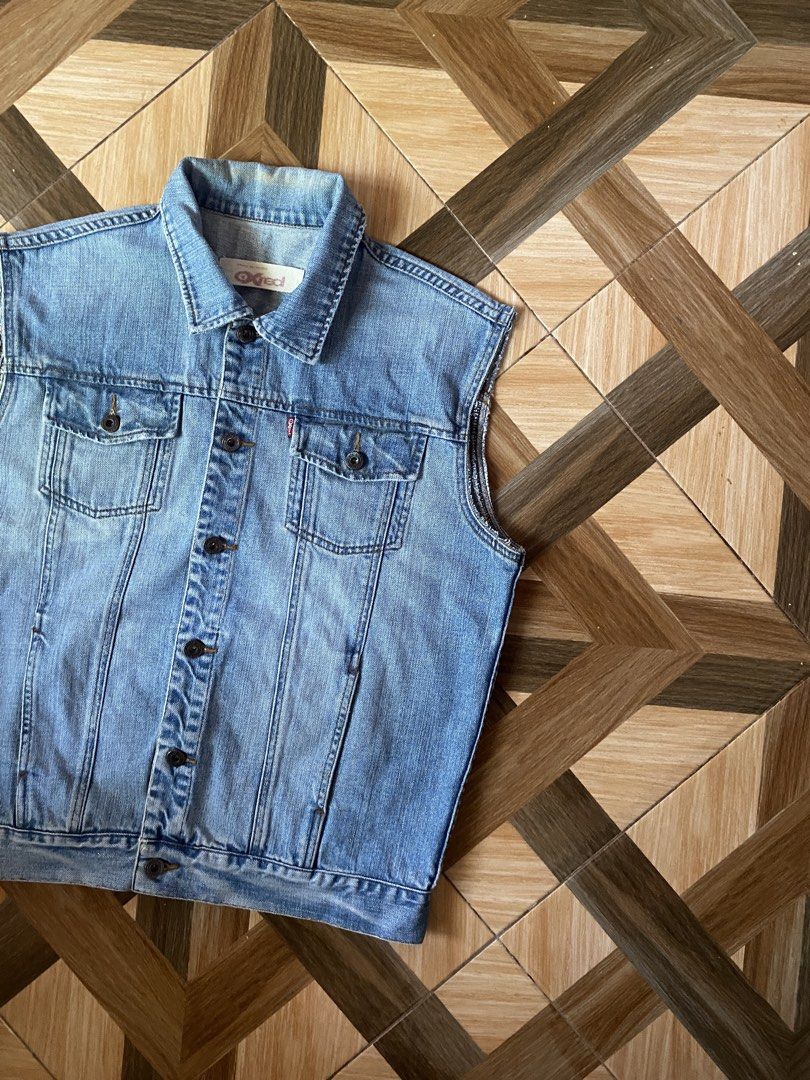 Denim Vest (Category: Vests) located in Puerto Princesa. Submitted by streetnfinds (Listing ID 1450256115, Image 2). Description: Length: 26" Width: 23" Large - Classic light wash denim vest by Levi's - Sleeveless design - Button-up front closure - Two chest pockets with button closures - Includes side pockets - Ideal for layering and versatile styling.