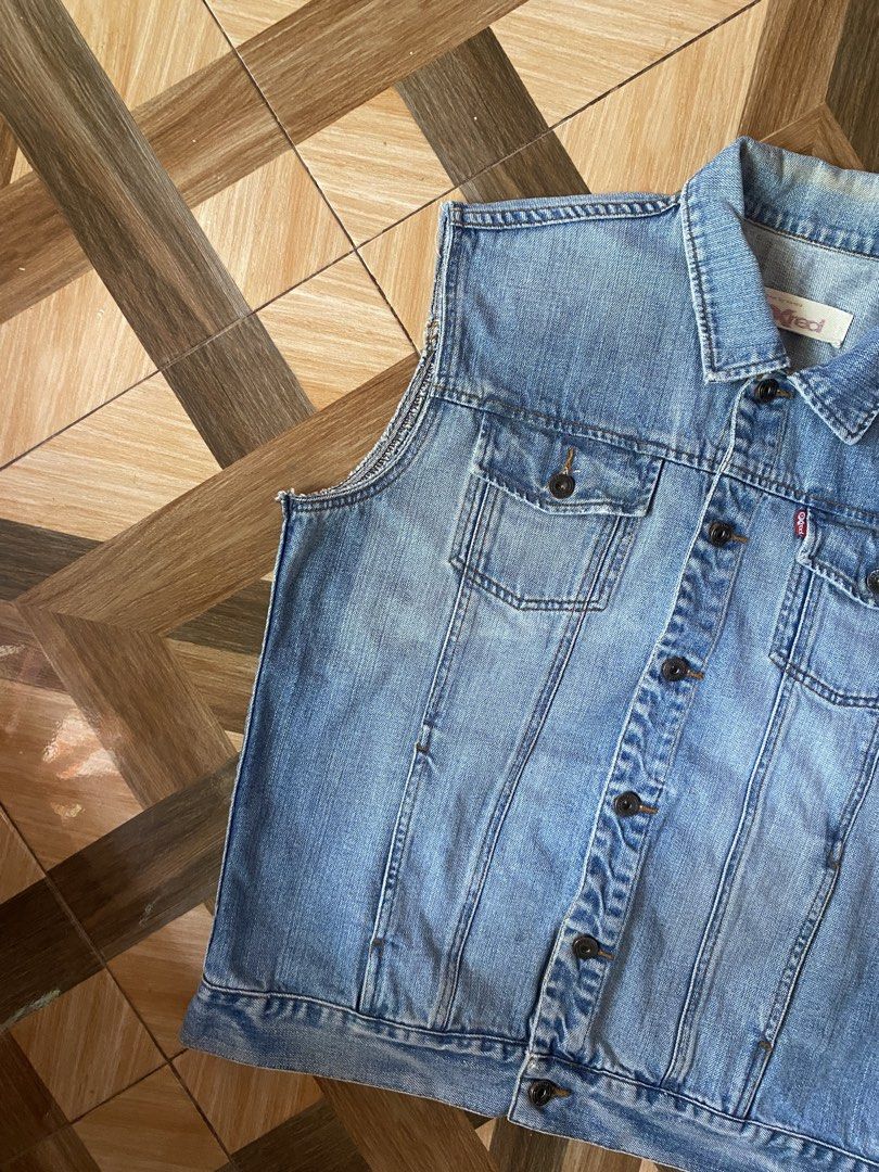 Denim Vest (Category: Vests) located in Puerto Princesa. Submitted by streetnfinds (Listing ID 1450256115, Image 3). Description: Length: 26" Width: 23" Large - Classic light wash denim vest by Levi's - Sleeveless design - Button-up front closure - Two chest pockets with button closures - Includes side pockets - Ideal for layering and versatile styling.