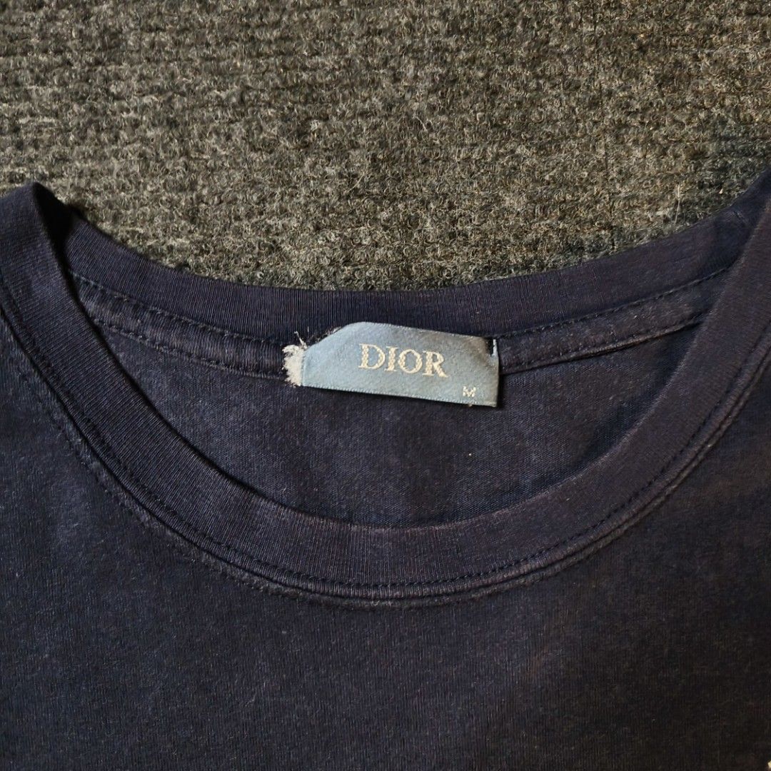 Dior Navy Blue T-shirt with Bee Logo (Category: Tshirts & Polo Shirts ) located in San Fernando. Submitted by retro_d (Listing ID 1450160149, Image 3). Description: - Navy blue Dior t-shirt - Iconic embroidered bee logo on chest - Ideal for casual styling.