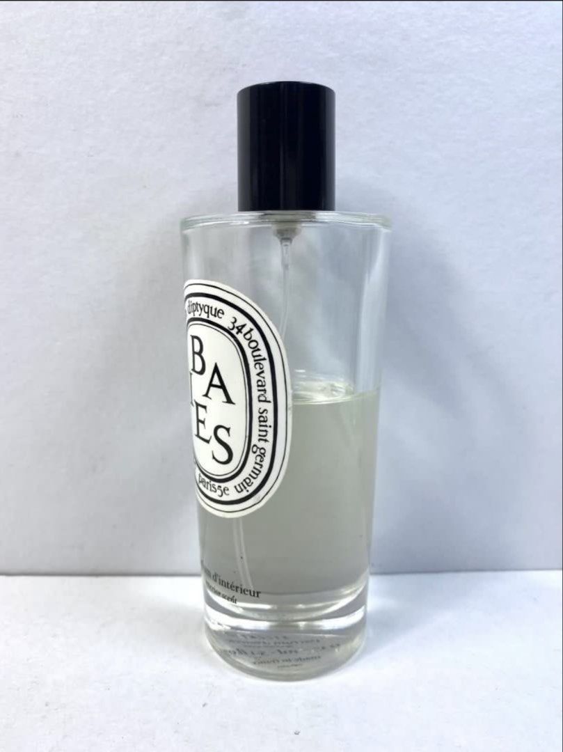 Diptyque Baies Room Spray 150ml Partial (Category: Home Fragrance) located in Mexico. Submitted by happymoby (Listing ID 1450140842, Image 2). Description: The irresistible freshness of a bouquet of roses, sweetened with blackcurrant leaves. THE DETAILS Olfactory family: Fruity Can also be used in small spaces, such as wardrobes or luggage Available in 150ml Directions for use Spritz along the room as desired to add life and sophistication to any