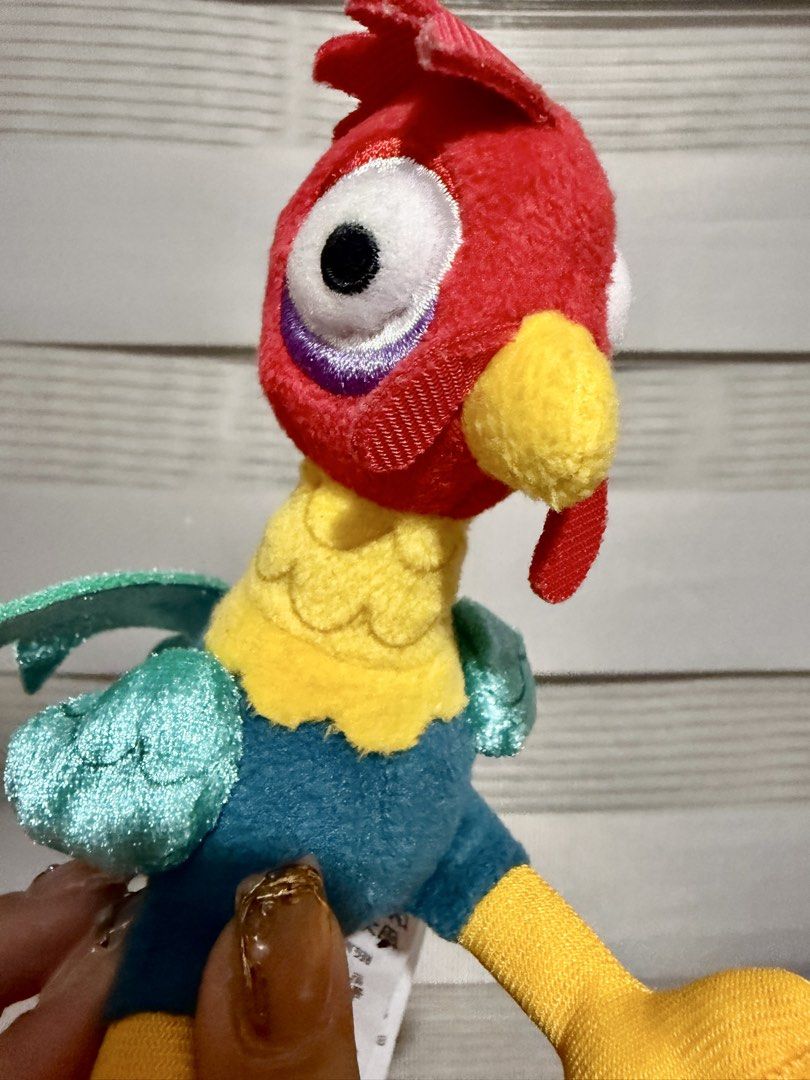 Disney Store Moana magnetic shoulder plush (Category: Plushies & Soft Toys) located in Manila. Submitted by bcbg3217 (Listing ID 1450287731, Image 3). Description: ‼️PLEASE READ BEFORE BUYING‼️ Excellent condition Authenticity guaranteed No other inclusions Actual photos are posted ⚠️Can include magnetic pad but different color No issues or flaws unless stated Please check the photos thoroughly before placing an order JnT regular or Lalamove COD 