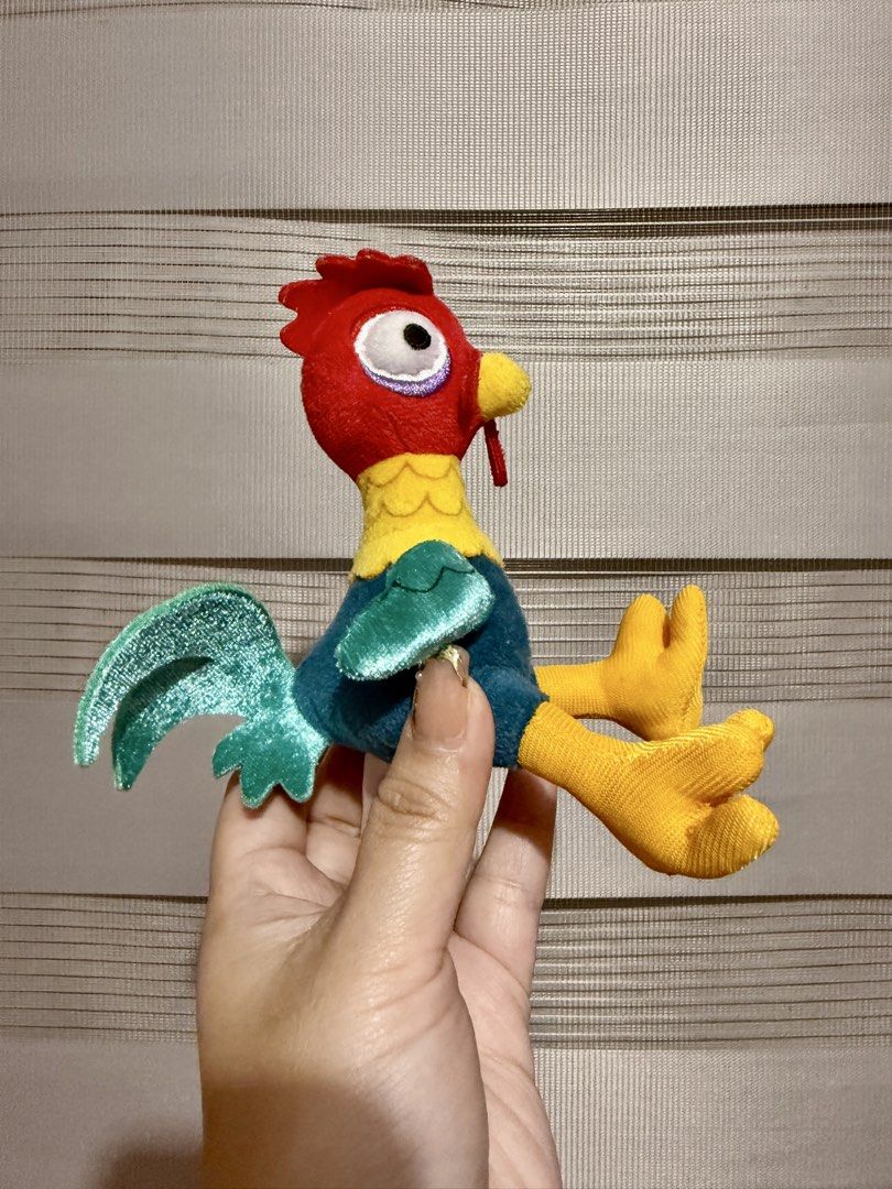 Disney Store Moana magnetic shoulder plush (Category: Plushies & Soft Toys) located in Manila. Submitted by bcbg3217 (Listing ID 1450287731, Image 2). Description: ‼️PLEASE READ BEFORE BUYING‼️ Excellent condition Authenticity guaranteed No other inclusions Actual photos are posted ⚠️Can include magnetic pad but different color No issues or flaws unless stated Please check the photos thoroughly before placing an order JnT regular or Lalamove COD 