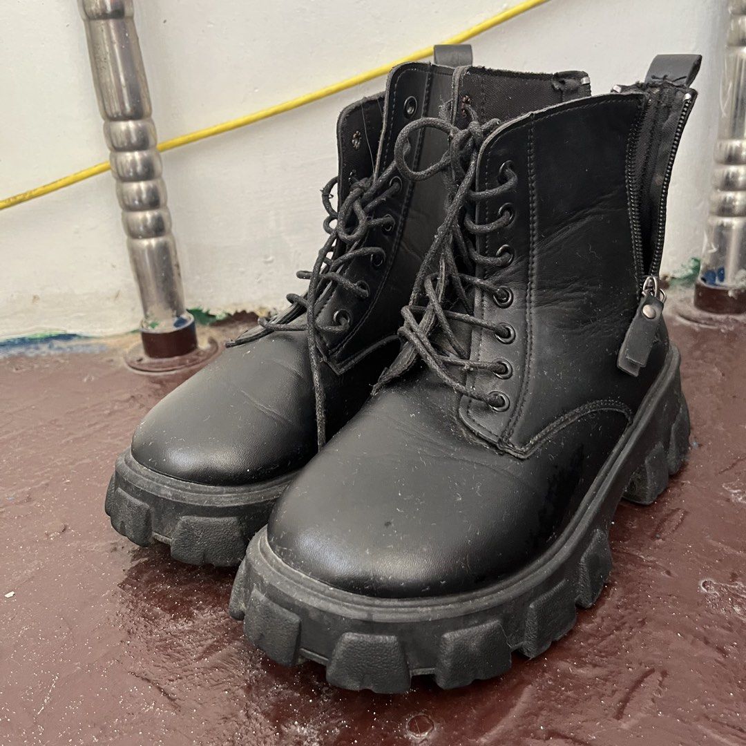 Fashio Combat Boots (Category: Boots) located in Quezon City. Submitted by thraiapreloved (Listing ID 1450145235, Image 1). Description: Size 39 Women (On tag) Best fit Size 38 Women.
