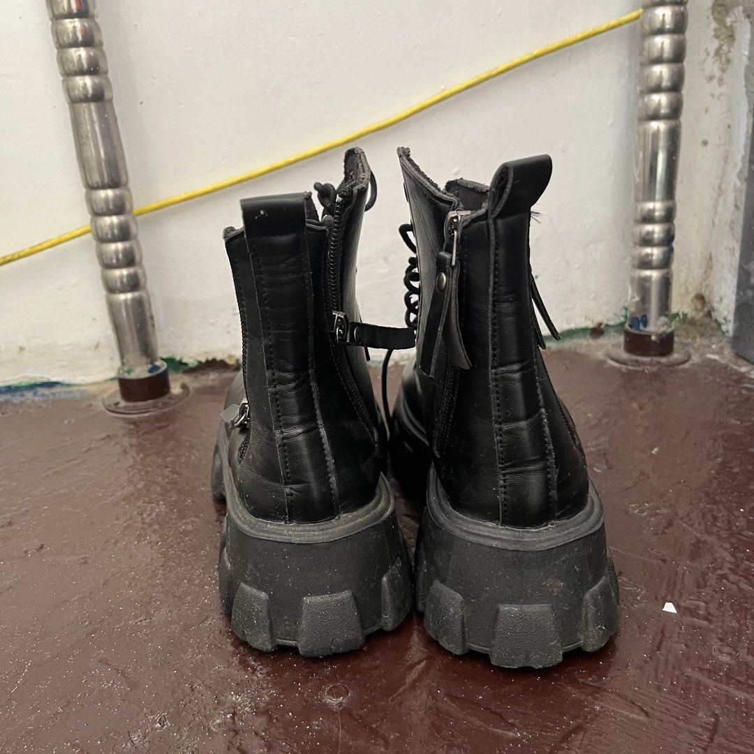 Fashio Combat Boots (Category: Boots) located in Quezon City. Submitted by thraiapreloved (Listing ID 1450145235, Image 2). Description: Size 39 Women (On tag) Best fit Size 38 Women.