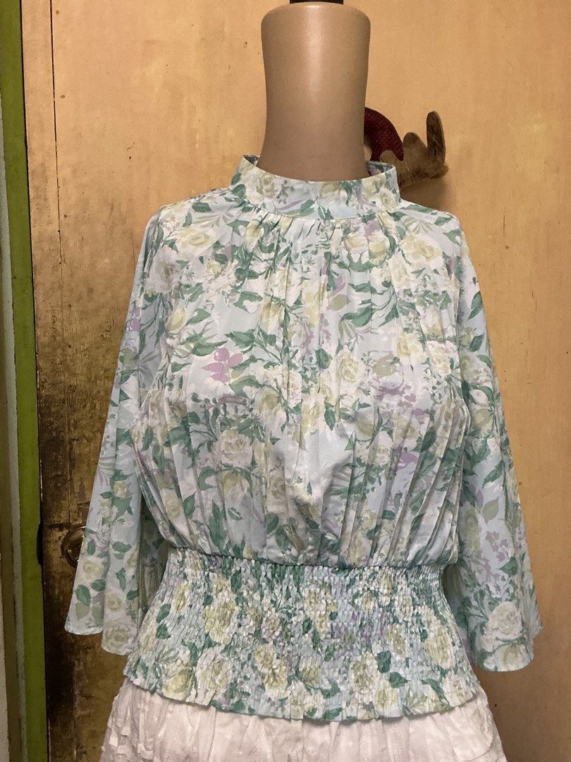 Floral top (Category: Others Tops) located in Dolores. Submitted by narssandra (Listing ID 1450221574, Image 1). Description: Very nice fabric.